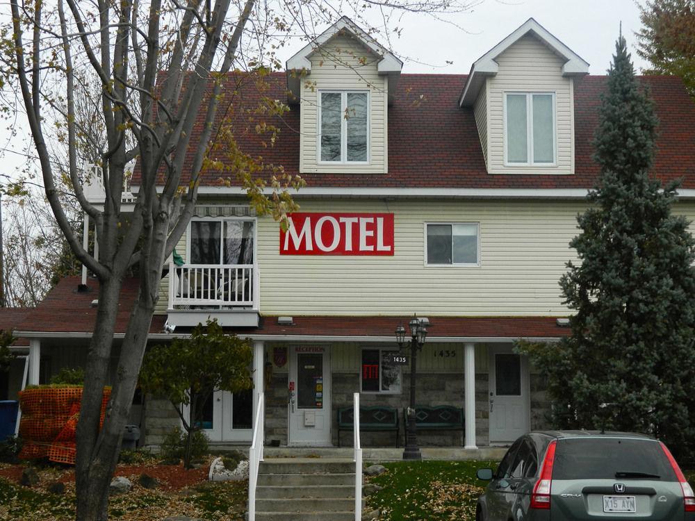 Motel Derfal Repentigny Esterno foto